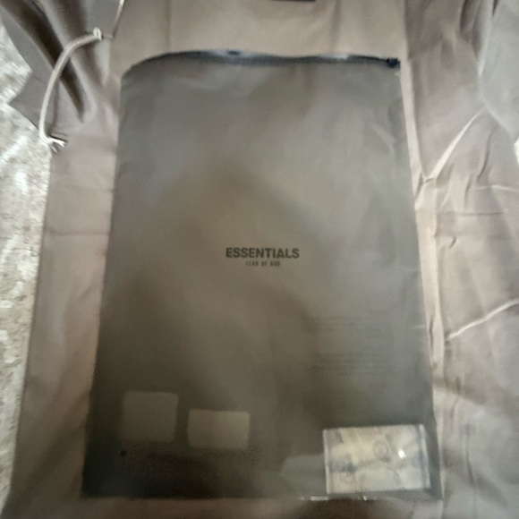 Fear of God Essentials Desert Taupe Tee - Picture 4 of 5